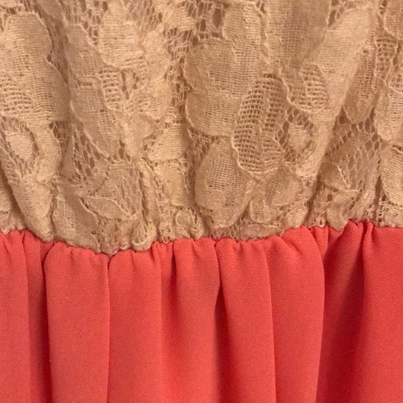 Cream lace dress with pink bottom - Picture 5 of 6